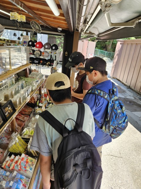 既にお土産見ています…