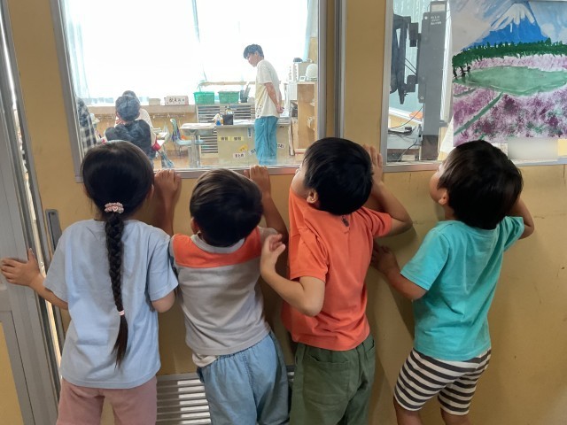 ６年生ものぞいてみよう。