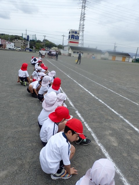 ６年生と一緒に５０ｍ走。６年生は速いなあ。