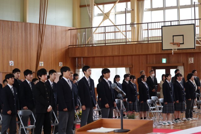 校歌合唱　２・３年生